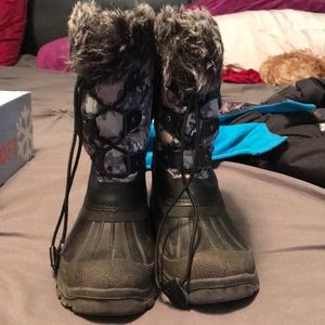Little boy Camo Snow Boots Sz 1